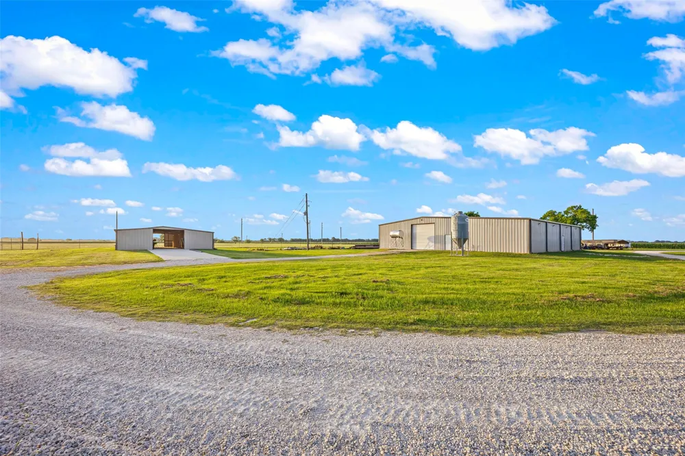 5523 Ehrman Lake Lane Wallis, TX 77485
