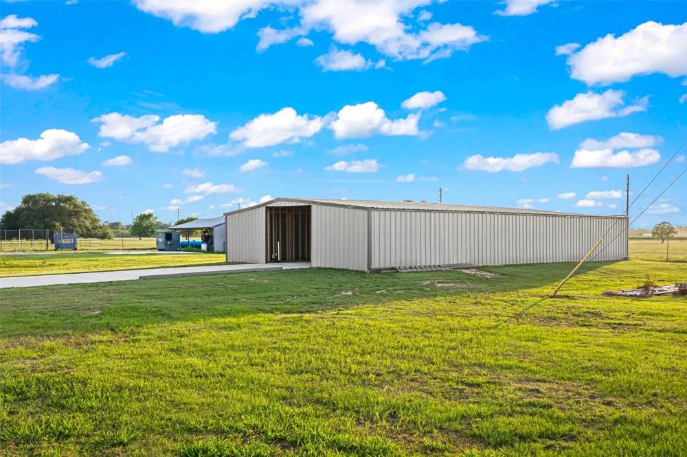 5523 Ehrman Lake Lane Wallis, TX 77485
