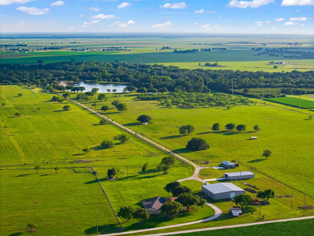 5523 Ehrman Lake Lane Wallis, TX 77485