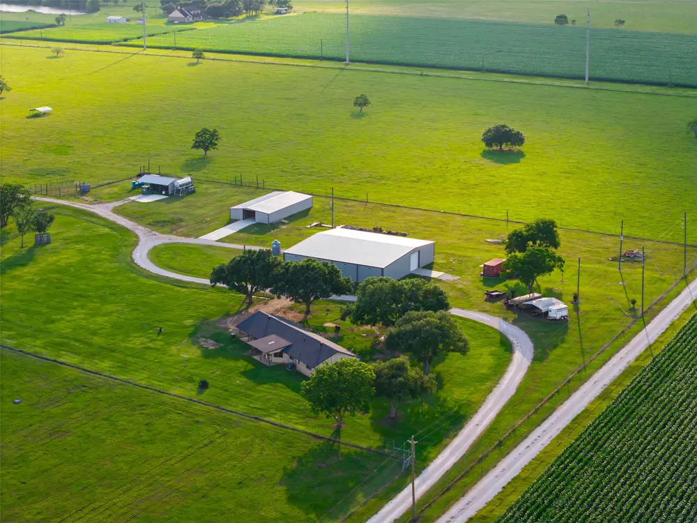 5523 Ehrman Lake Lane Wallis, TX 77485
