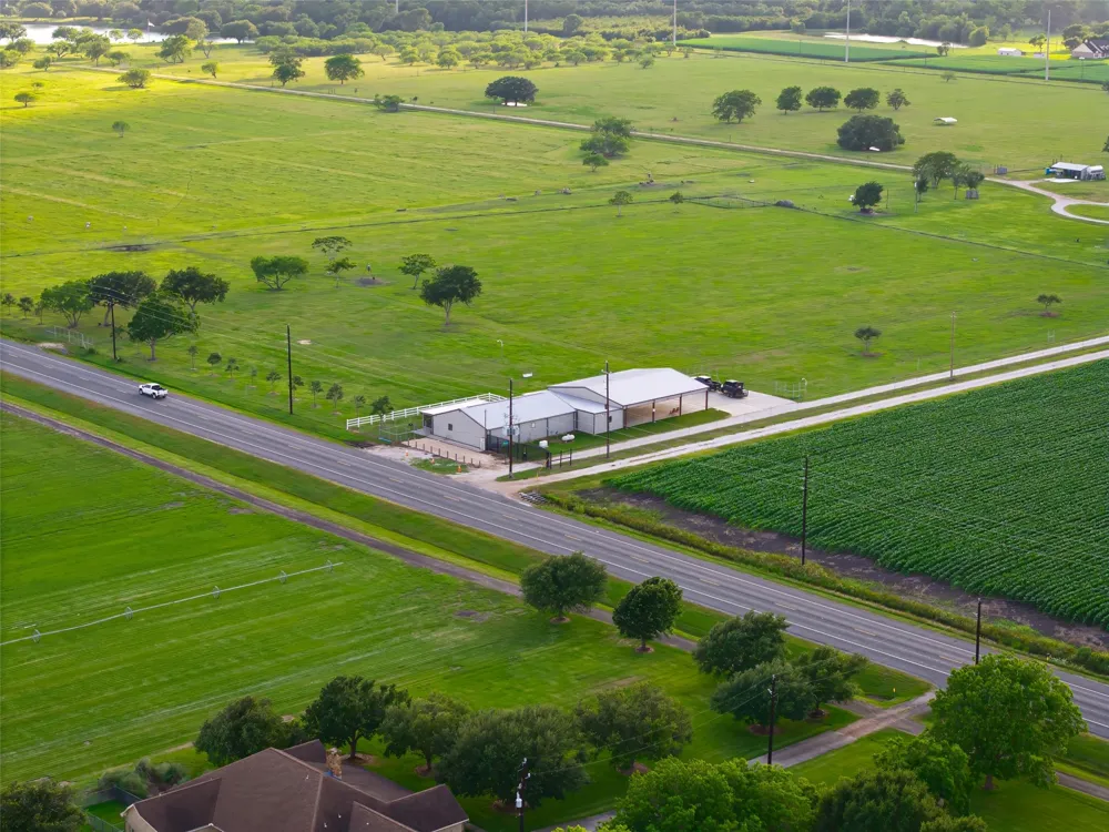 5523 Ehrman Lake Lane Wallis, TX 77485