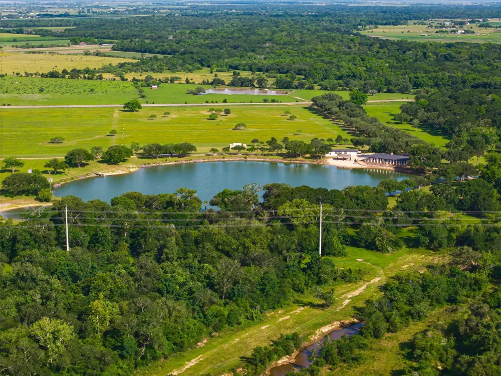 5523 Ehrman Lake Lane Wallis, TX 77485