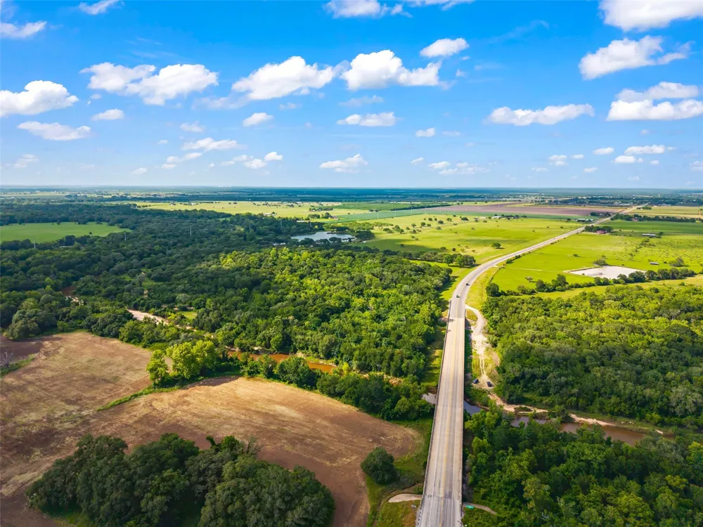 5523 Ehrman Lake Lane Wallis, TX 77485