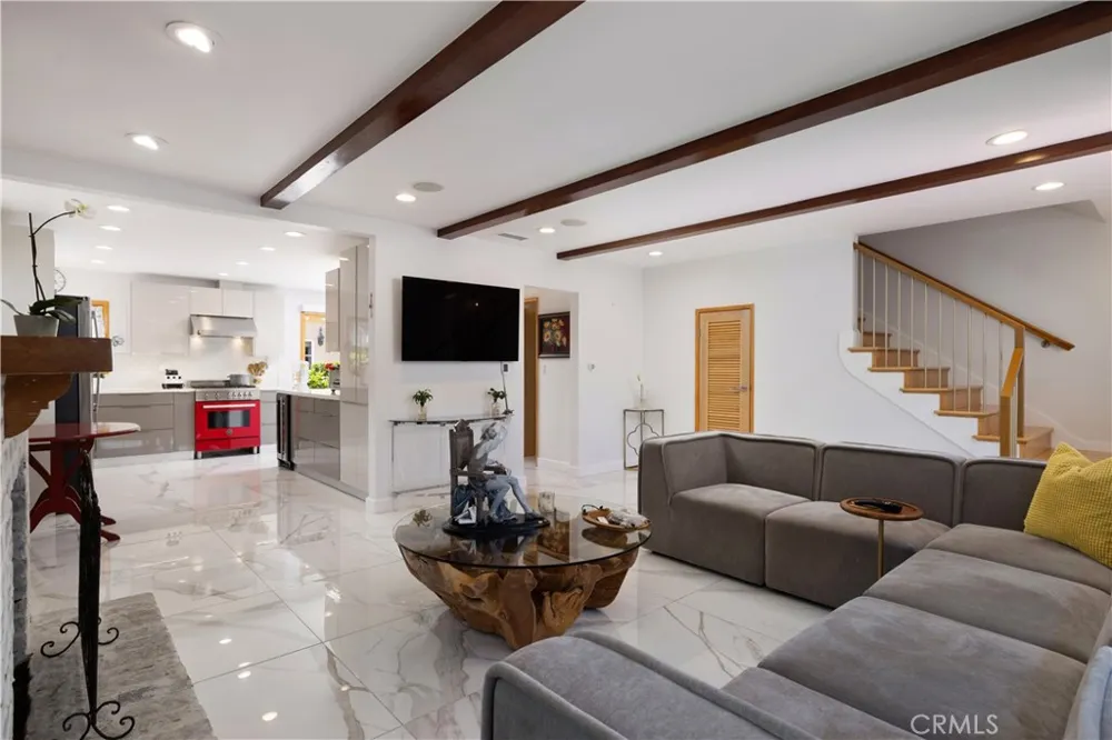 111 Via Ravenna Newport Beach, CA 92663