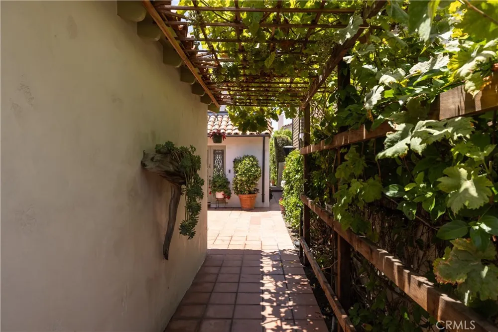 111 Via Ravenna Newport Beach, CA 92663
