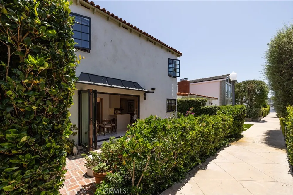 111 Via Ravenna Newport Beach, CA 92663