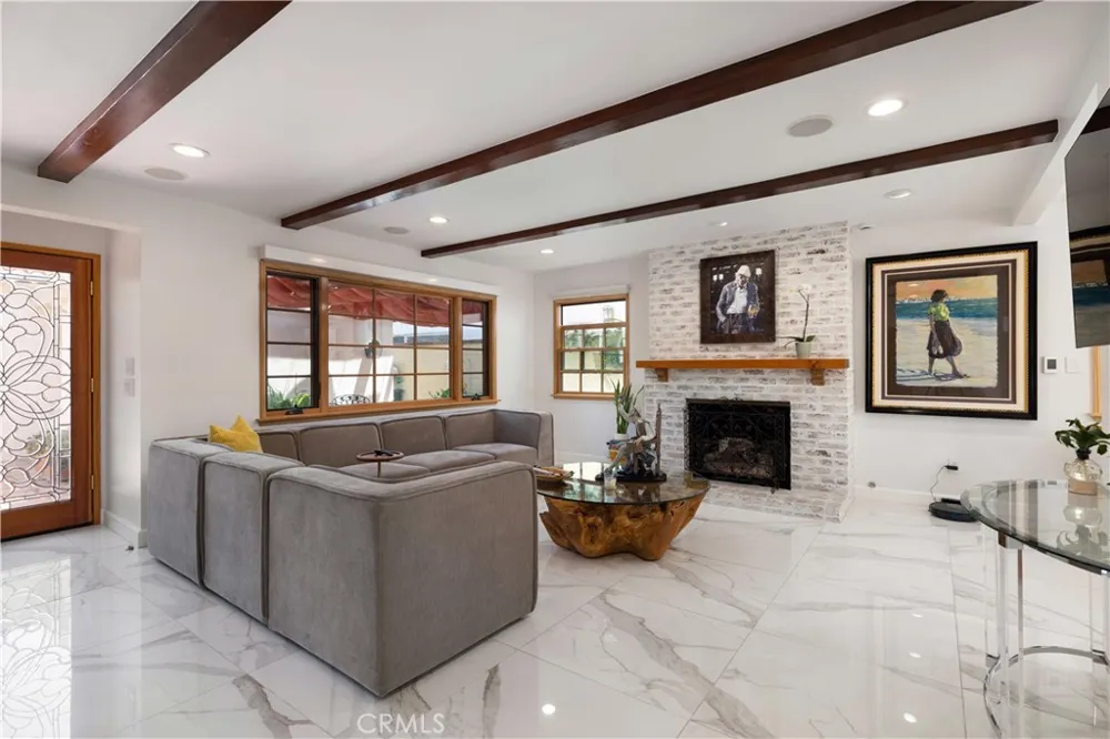 111 Via Ravenna Newport Beach, CA 92663