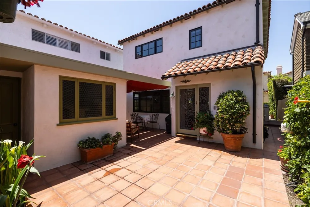 111 Via Ravenna Newport Beach, CA 92663