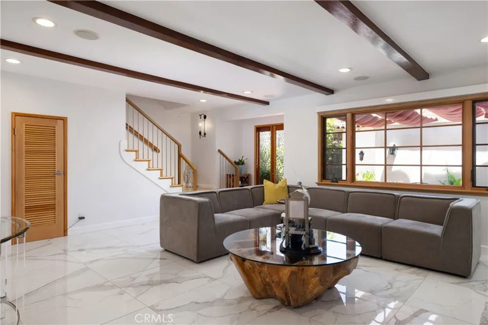111 Via Ravenna Newport Beach, CA 92663