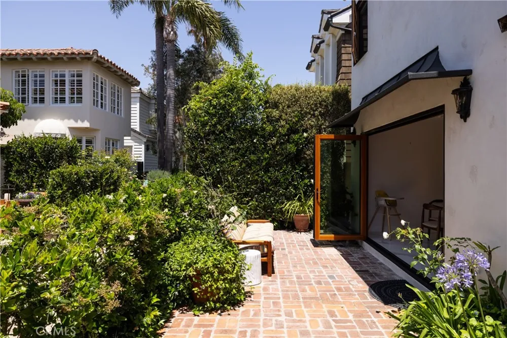 111 Via Ravenna Newport Beach, CA 92663