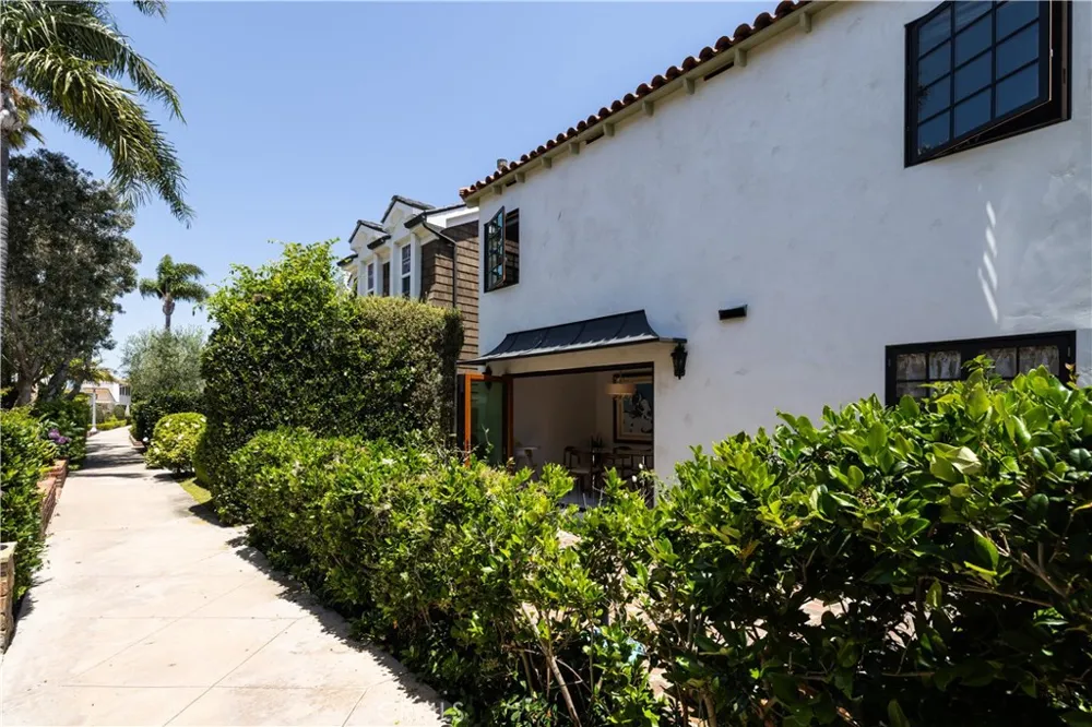 111 Via Ravenna Newport Beach, CA 92663