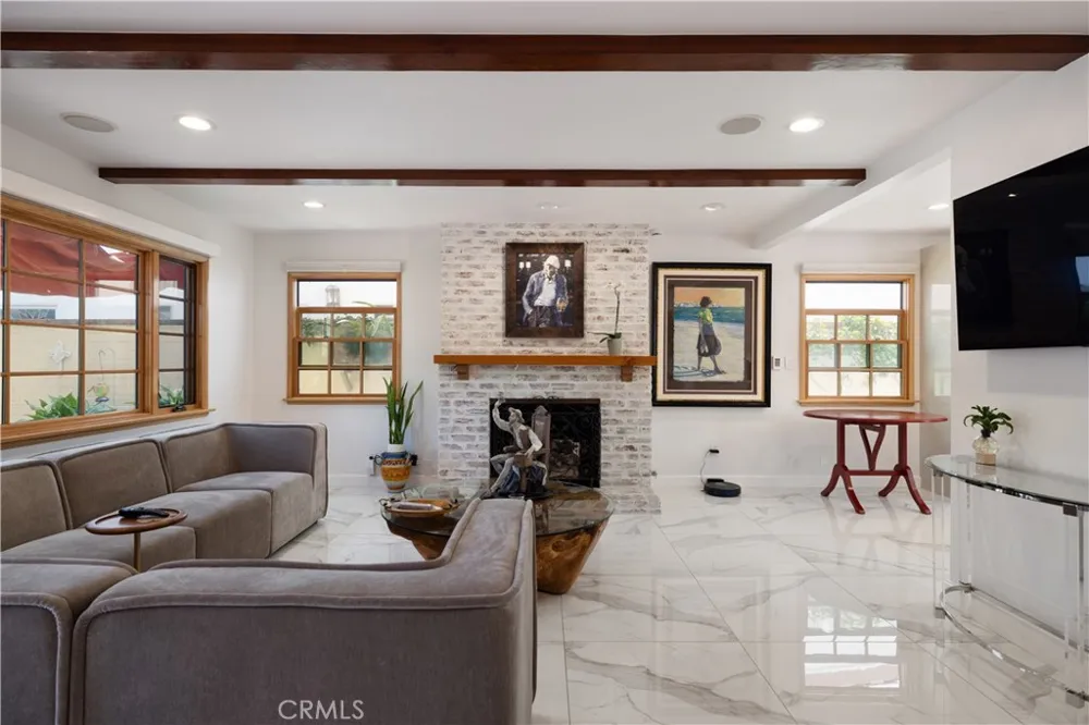 111 Via Ravenna Newport Beach, CA 92663