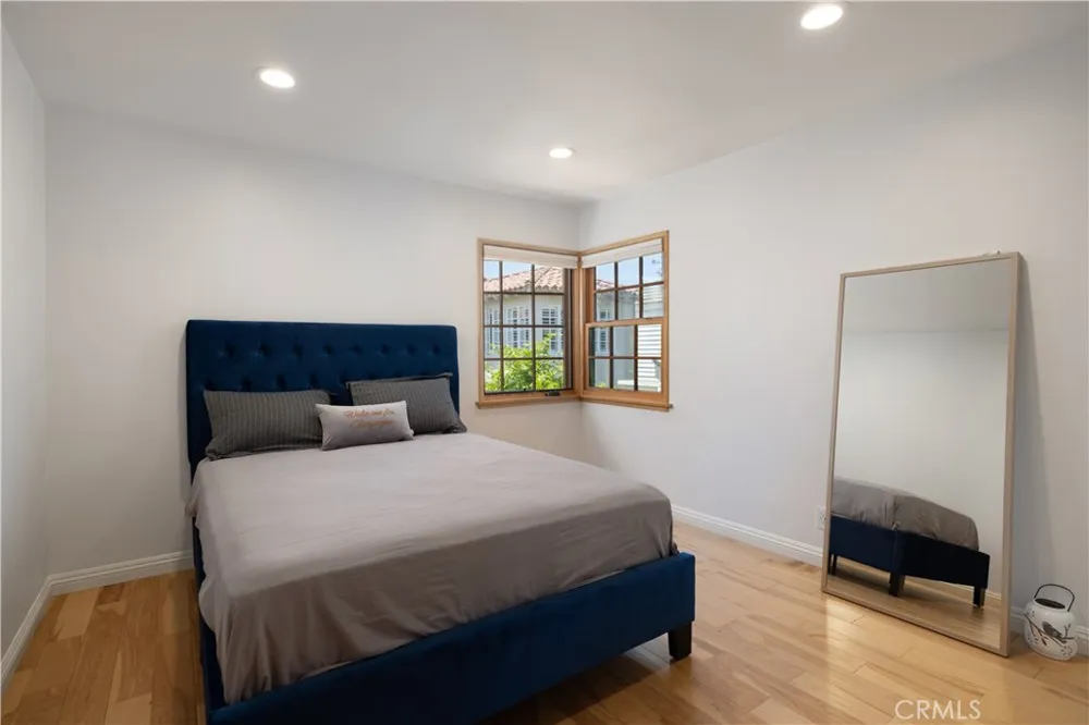111 Via Ravenna Newport Beach, CA 92663