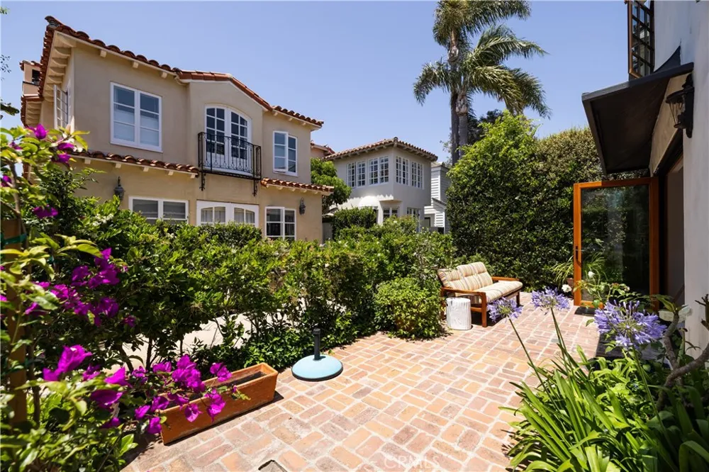 111 Via Ravenna Newport Beach, CA 92663