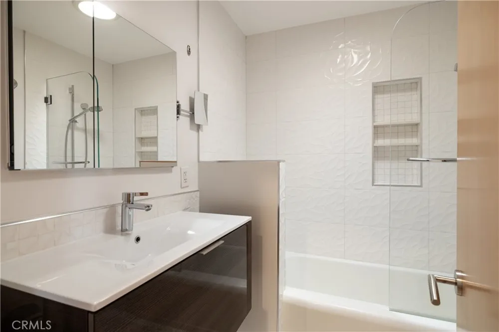 111 Via Ravenna Newport Beach, CA 92663