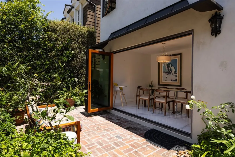 111 Via Ravenna Newport Beach, CA 92663