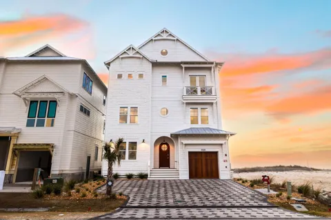 5939 Gulf Drive