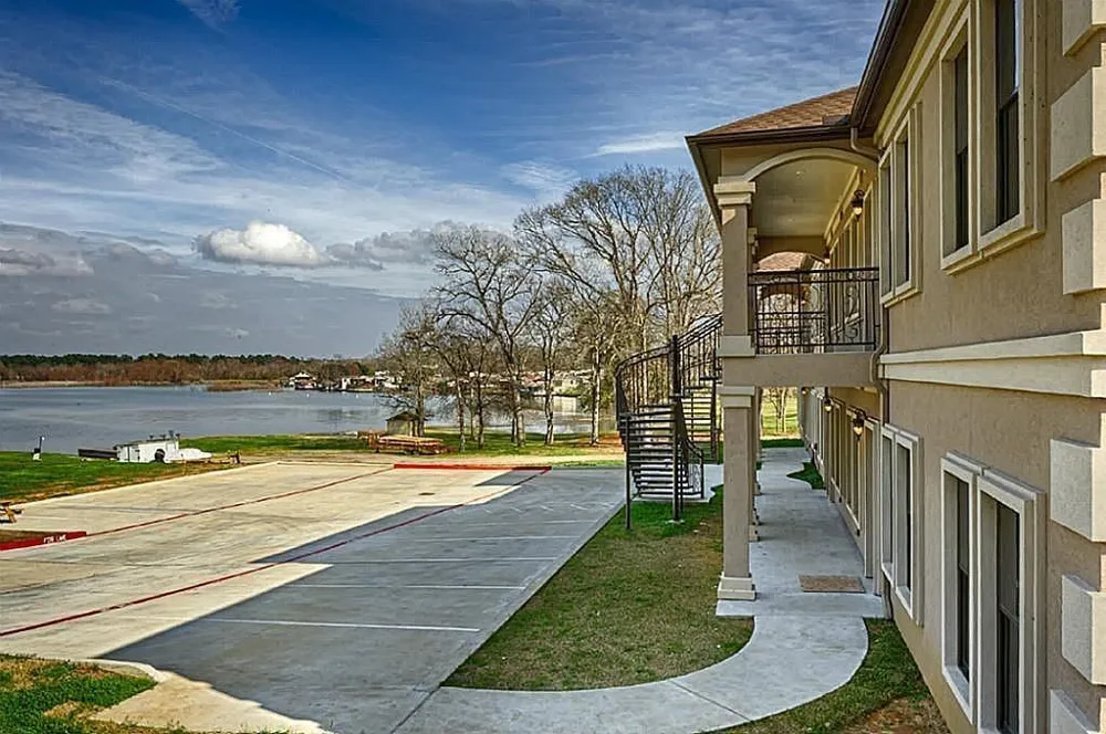 13165 Snow Lane Lane #5 Willis, TX 77318