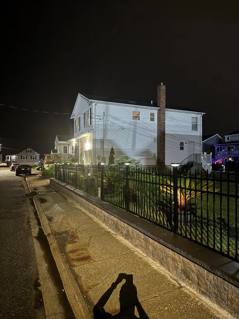 913 Arctic Street Lindenhurst, NY 11757