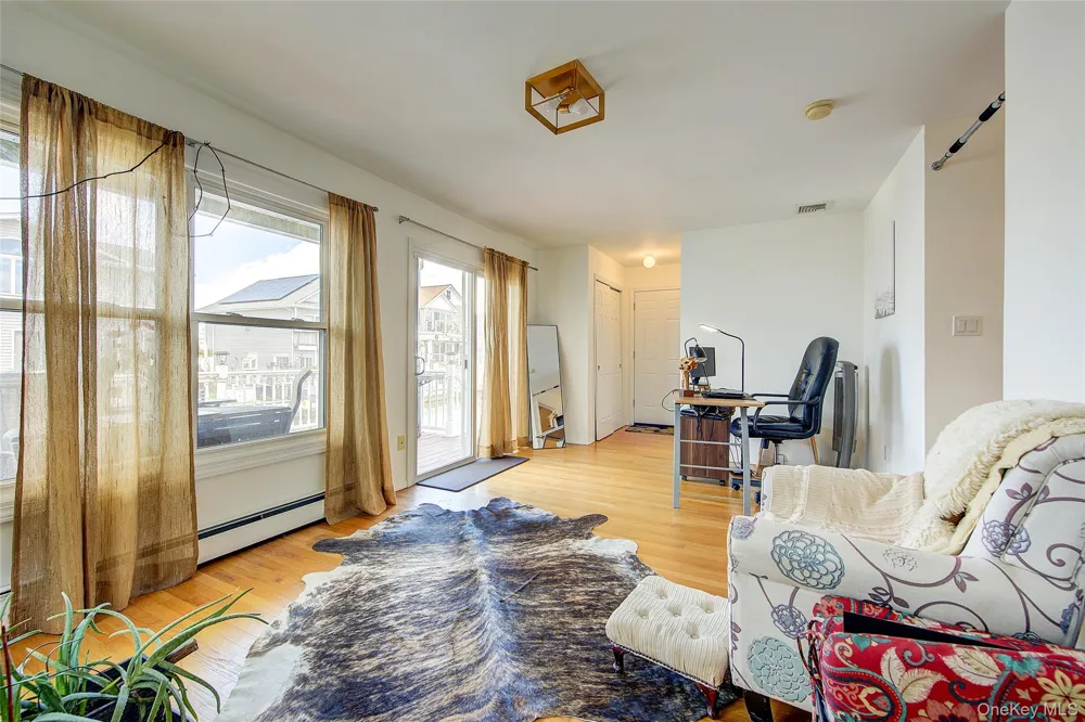 913 Arctic Street Lindenhurst, NY 11757