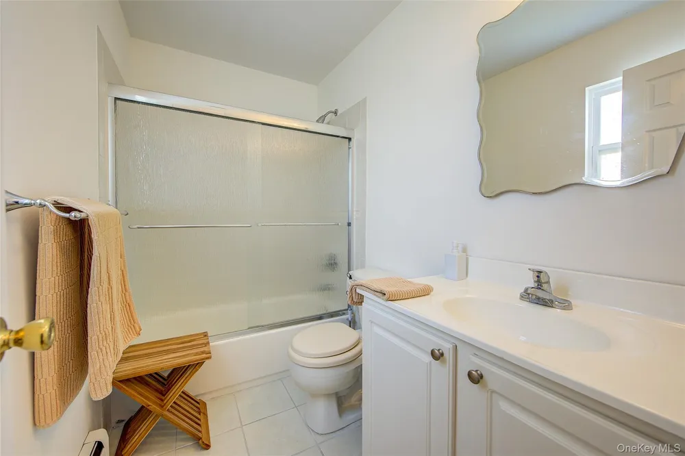 913 Arctic Street Lindenhurst, NY 11757