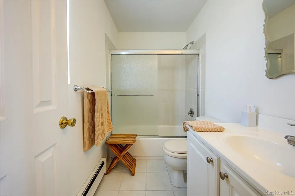913 Arctic Street Lindenhurst, NY 11757