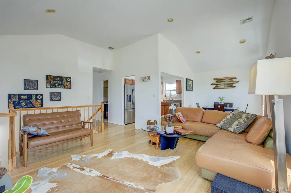 913 Arctic Street Lindenhurst, NY 11757