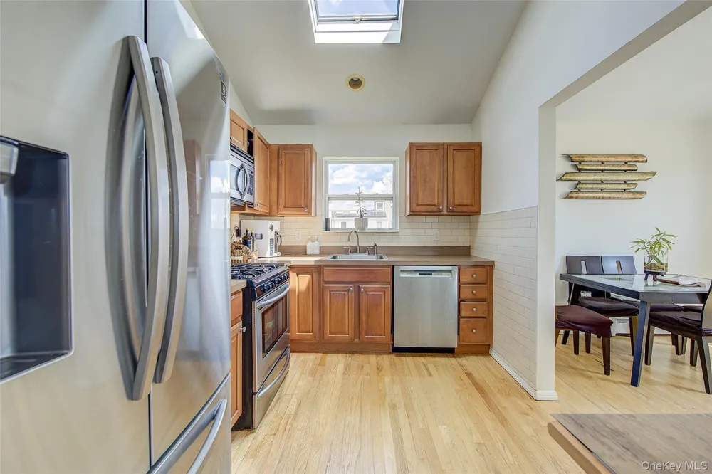 913 Arctic Street Lindenhurst, NY 11757