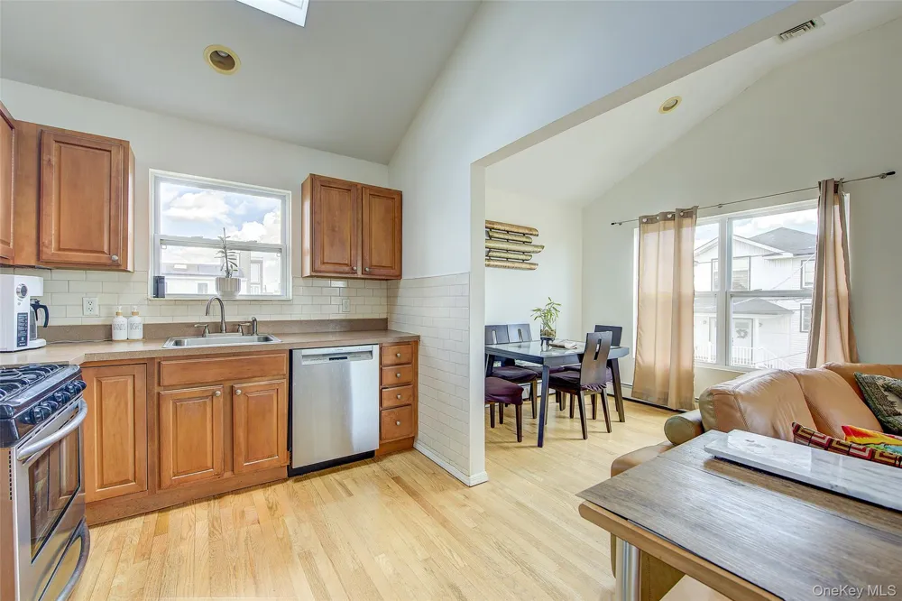 913 Arctic Street Lindenhurst, NY 11757