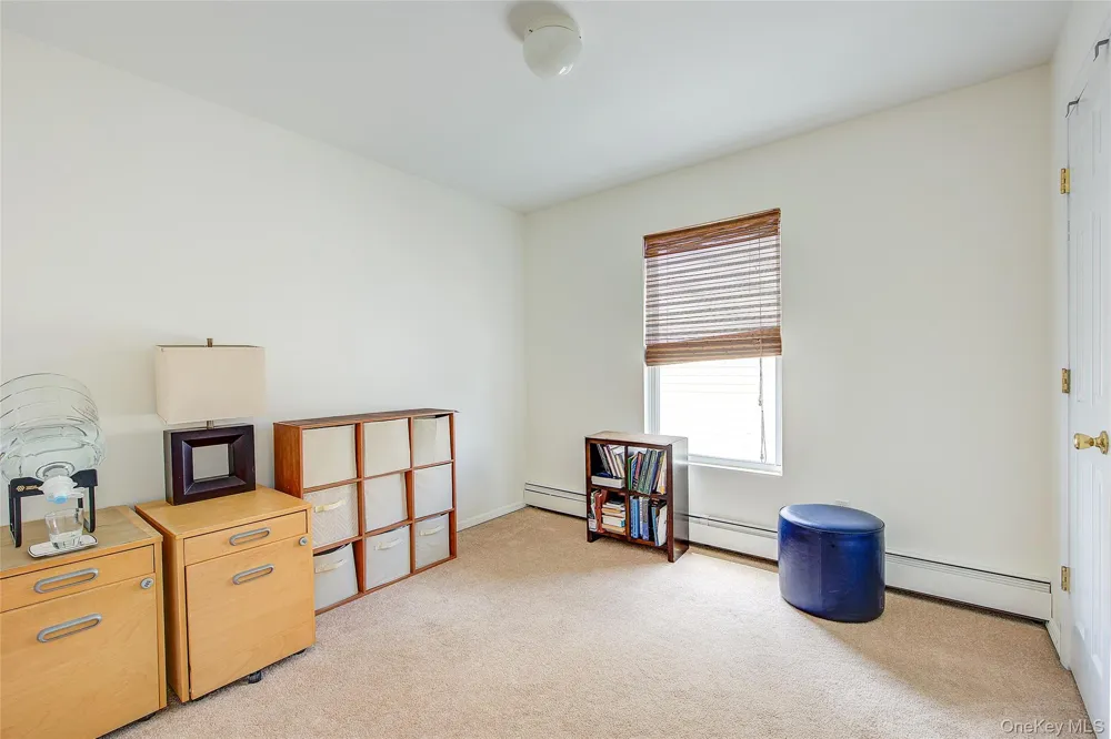 913 Arctic Street Lindenhurst, NY 11757