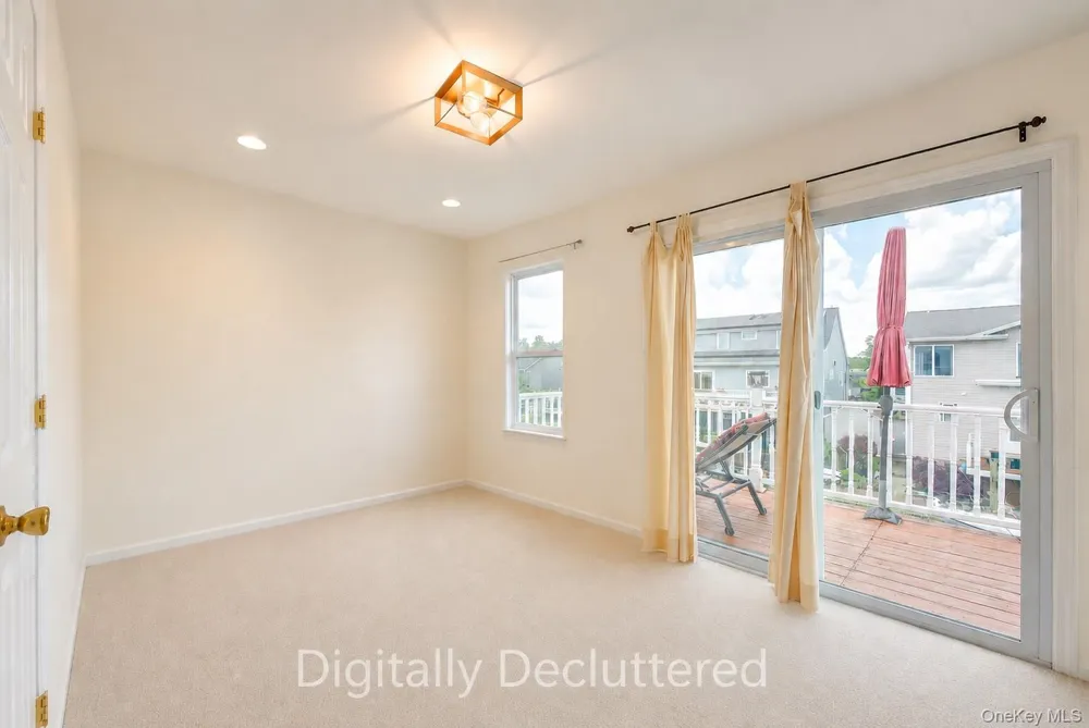 913 Arctic Street Lindenhurst, NY 11757
