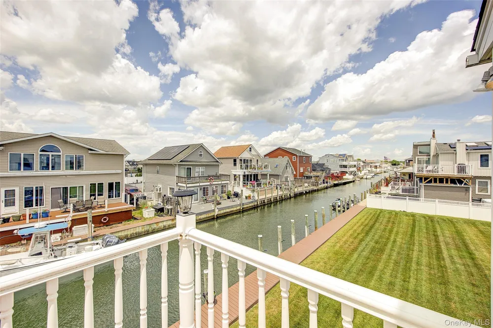 913 Arctic Street Lindenhurst, NY 11757