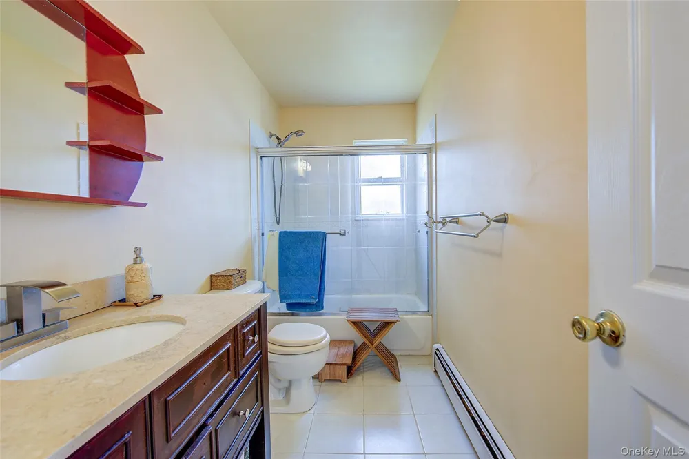 913 Arctic Street Lindenhurst, NY 11757