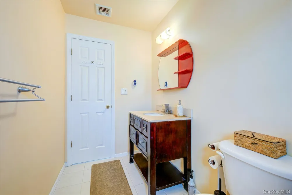 913 Arctic Street Lindenhurst, NY 11757