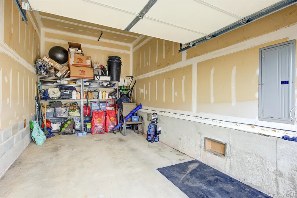 913 Arctic Street Lindenhurst, NY 11757