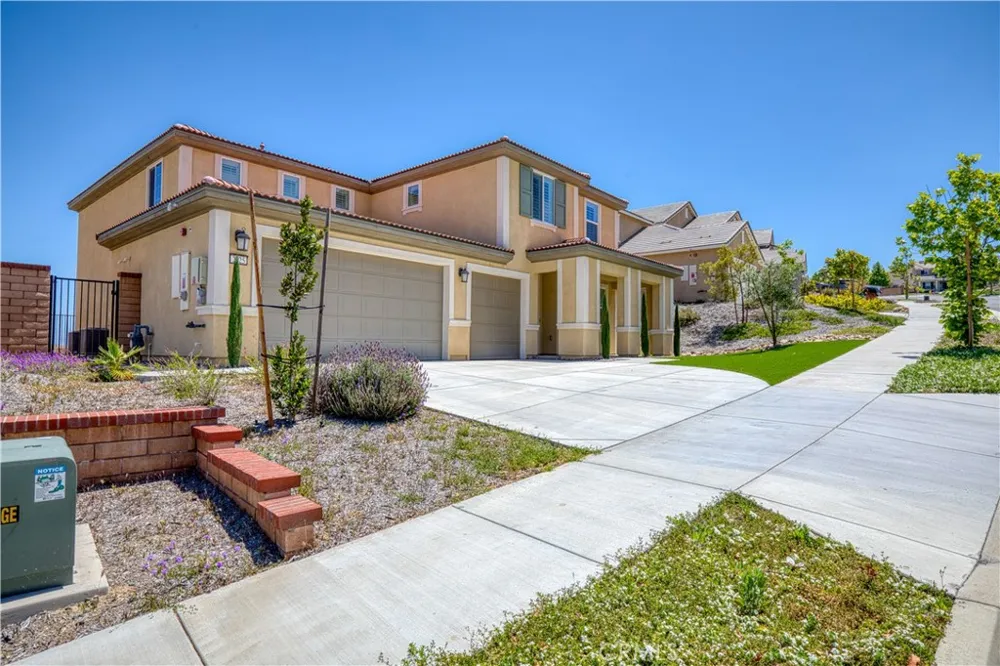 2725 Sierra Bella Drive Corona, CA 92882