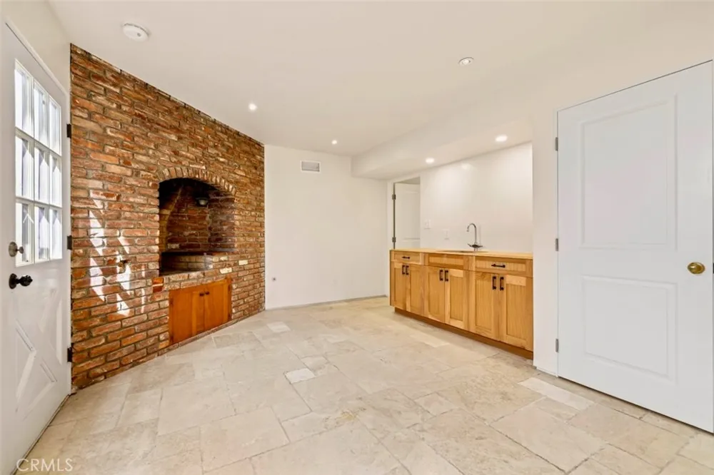 89 Rivo Alto Canal Long Beach, CA 90803