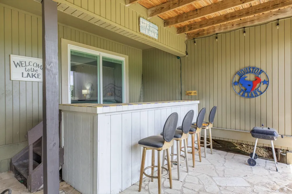 319 Venture Boulevard S Point Venture, TX 78645