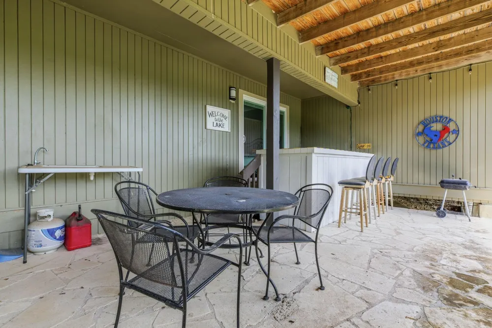 319 Venture Boulevard S Point Venture, TX 78645