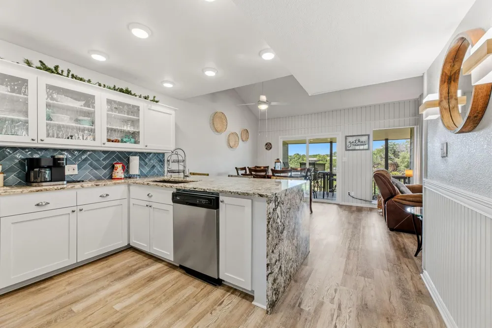 319 Venture Boulevard S Point Venture, TX 78645