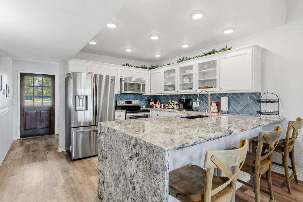 319 Venture Boulevard S Point Venture, TX 78645