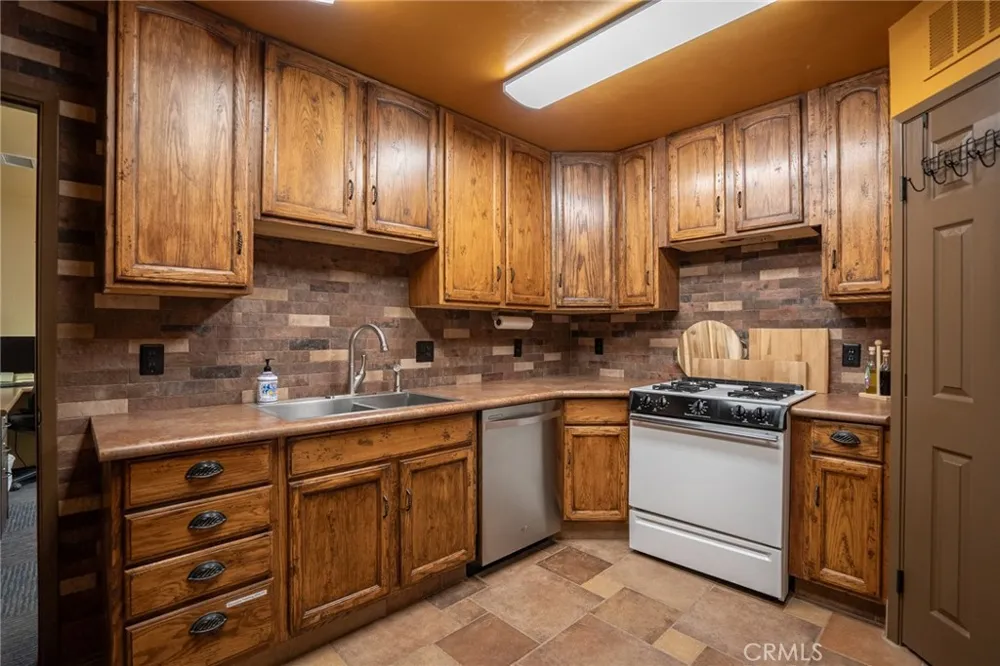 8585 Cross Canyons San Miguel, CA 93451