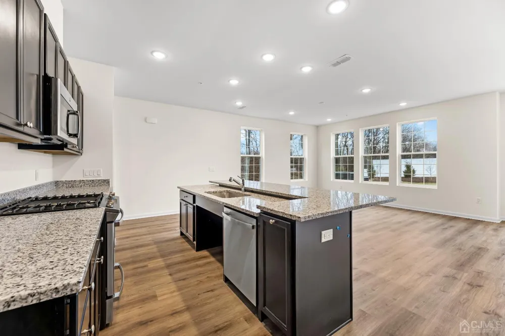 86 Depot Way Dunellen, NJ 08812