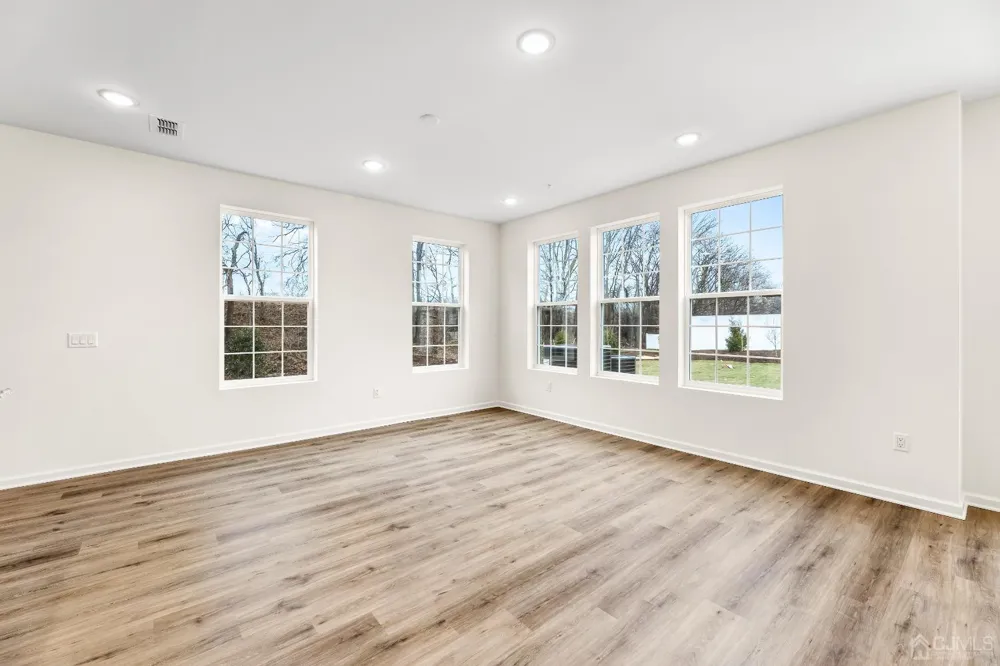 86 Depot Way Dunellen, NJ 08812