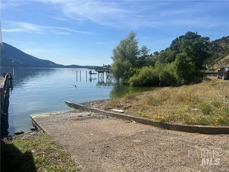 2995 Oak Crest Drive Clearlake, CA 95423
