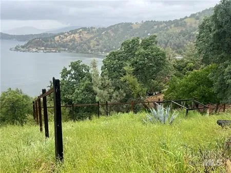 2995 Oak Crest Drive Clearlake, CA 95423