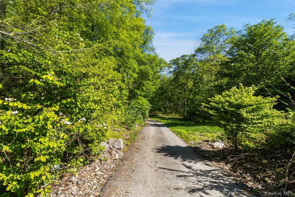 371-383 Pea Pond Road Katonah, NY 10536