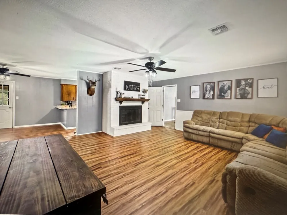 521 Wood Axtell, TX 76624