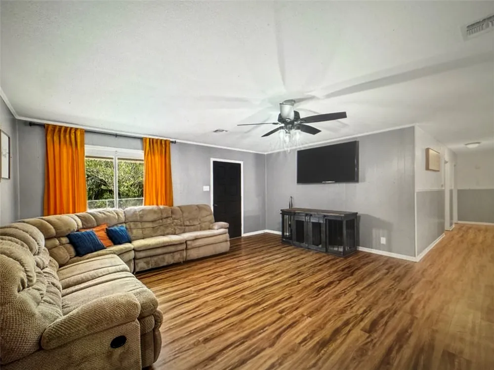 521 Wood Axtell, TX 76624