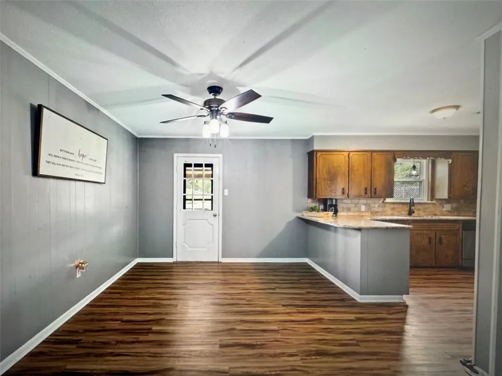 521 Wood Axtell, TX 76624